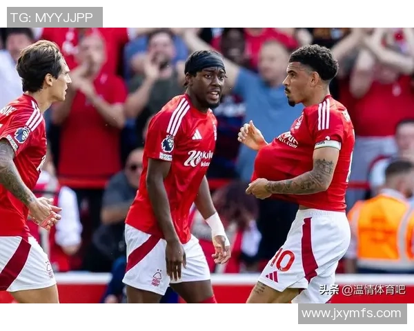 足球教练意外调换球星引发赛场风云转会风波不断升级