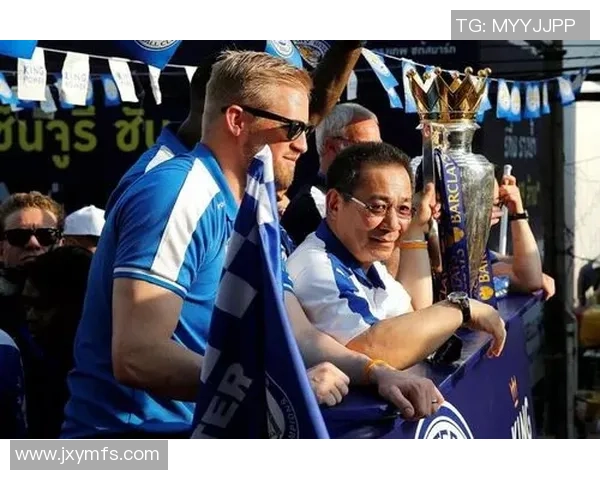 足球明星慷慨大方球场外给小费背后的温情故事与影响分析